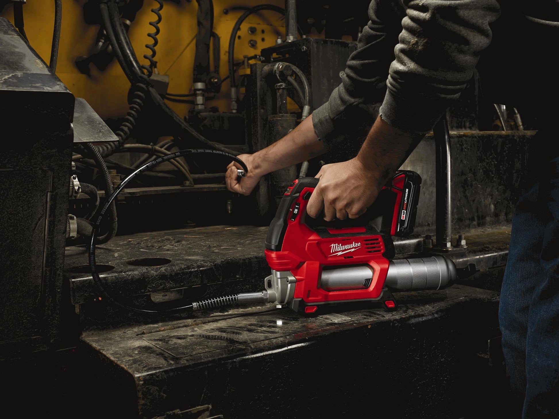 Milwaukee M18™ Cordless 2-Speed Grease Gun Kit